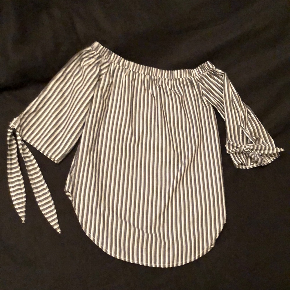 Style Dome black and white size small off the shoulder top